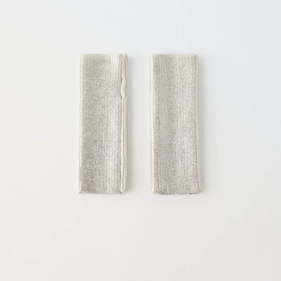 ✨SALE ✨ ZARA FOIL MITTENS
✨SALE ✨ - Picture 1 of 6